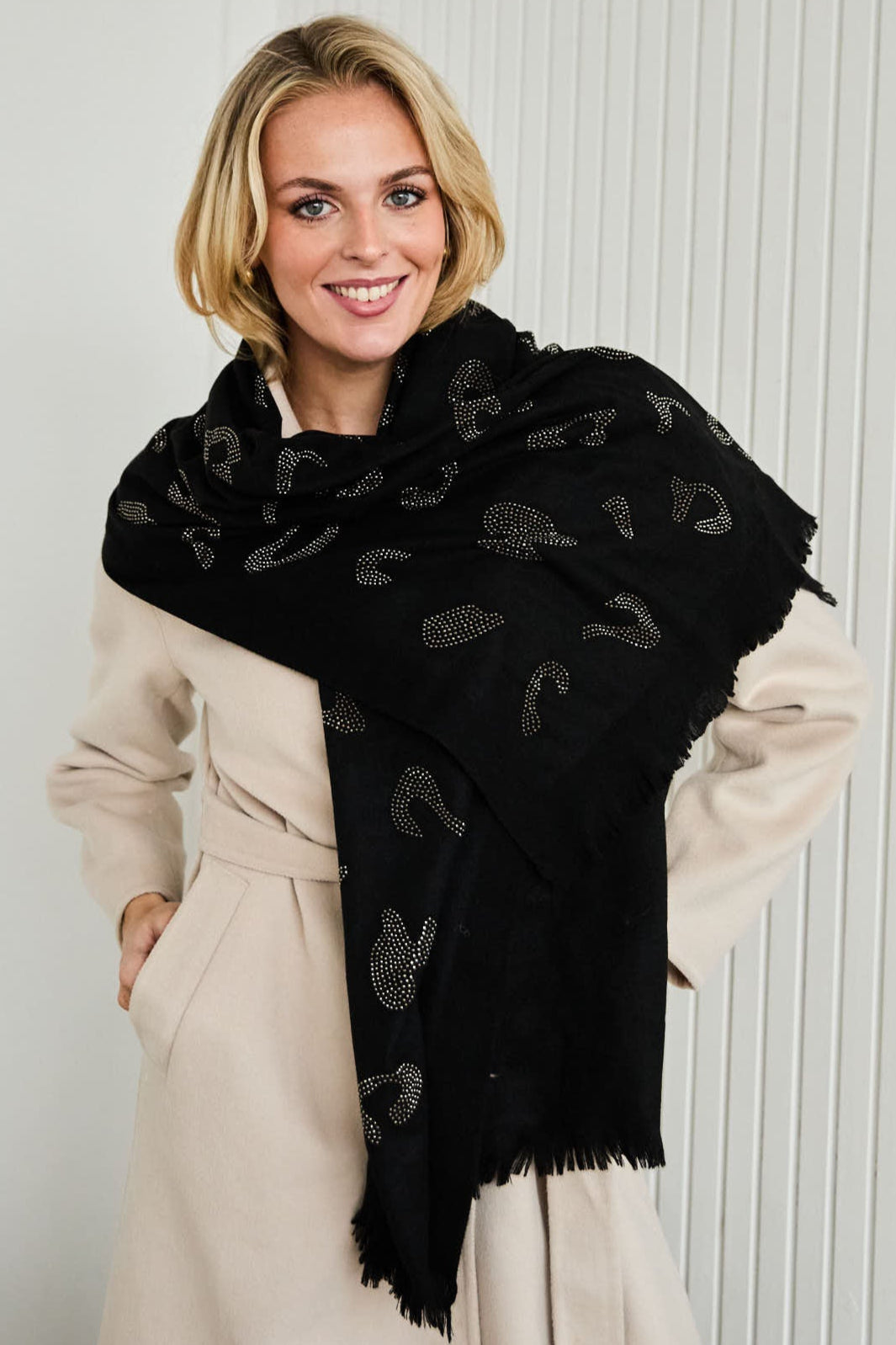 Winter Scarf Elite - Black Leopard Diamante