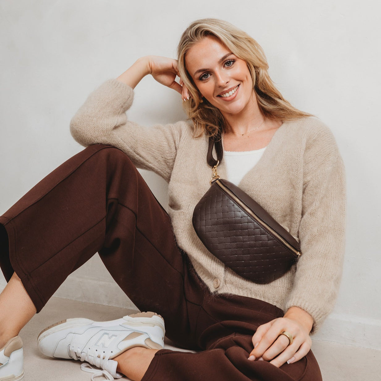 Woven Sling Bag Chocolate - Midi size