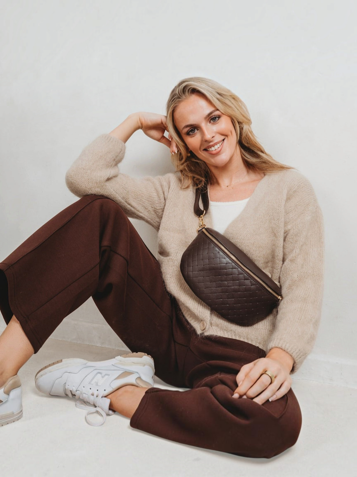 Woven Sling Bag Chocolate - Midi size