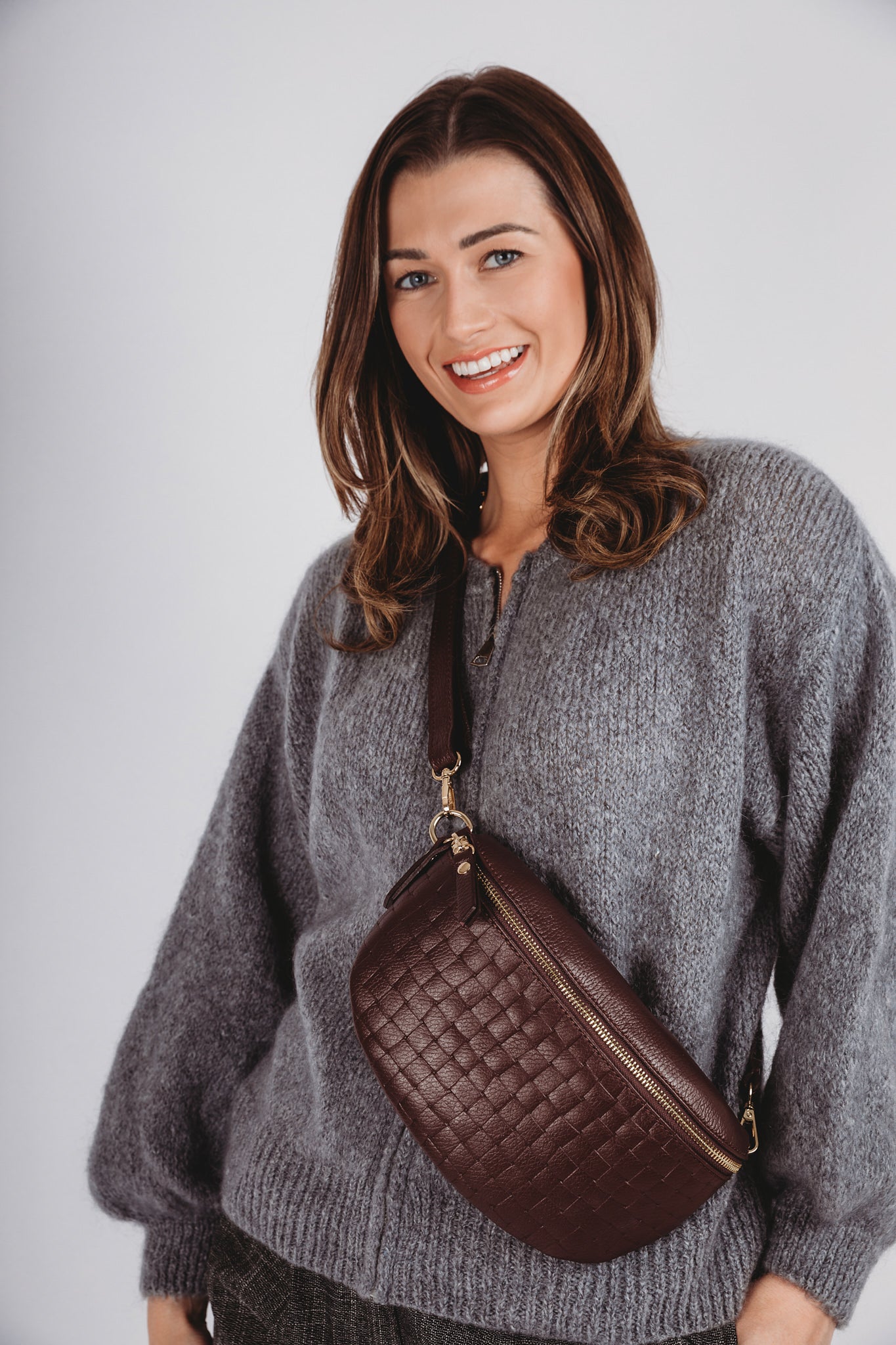 Woven Sling Bag Wine - Midi size