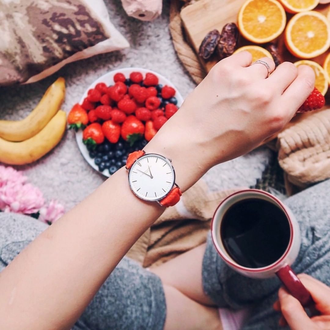 Vegan Oxford Large White Dial/Red