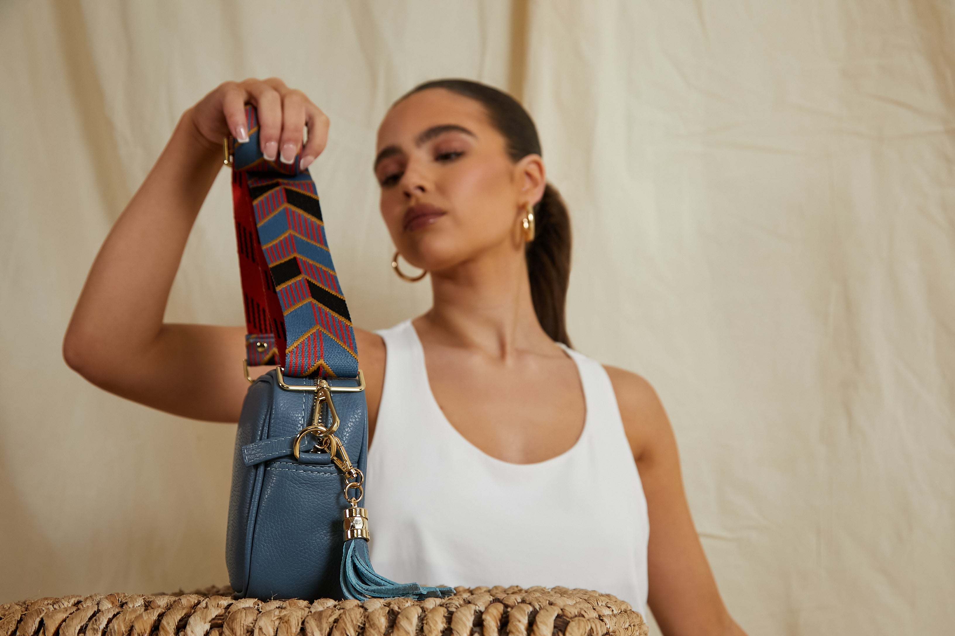 Crossbody strap - Black/Blue Arrows
