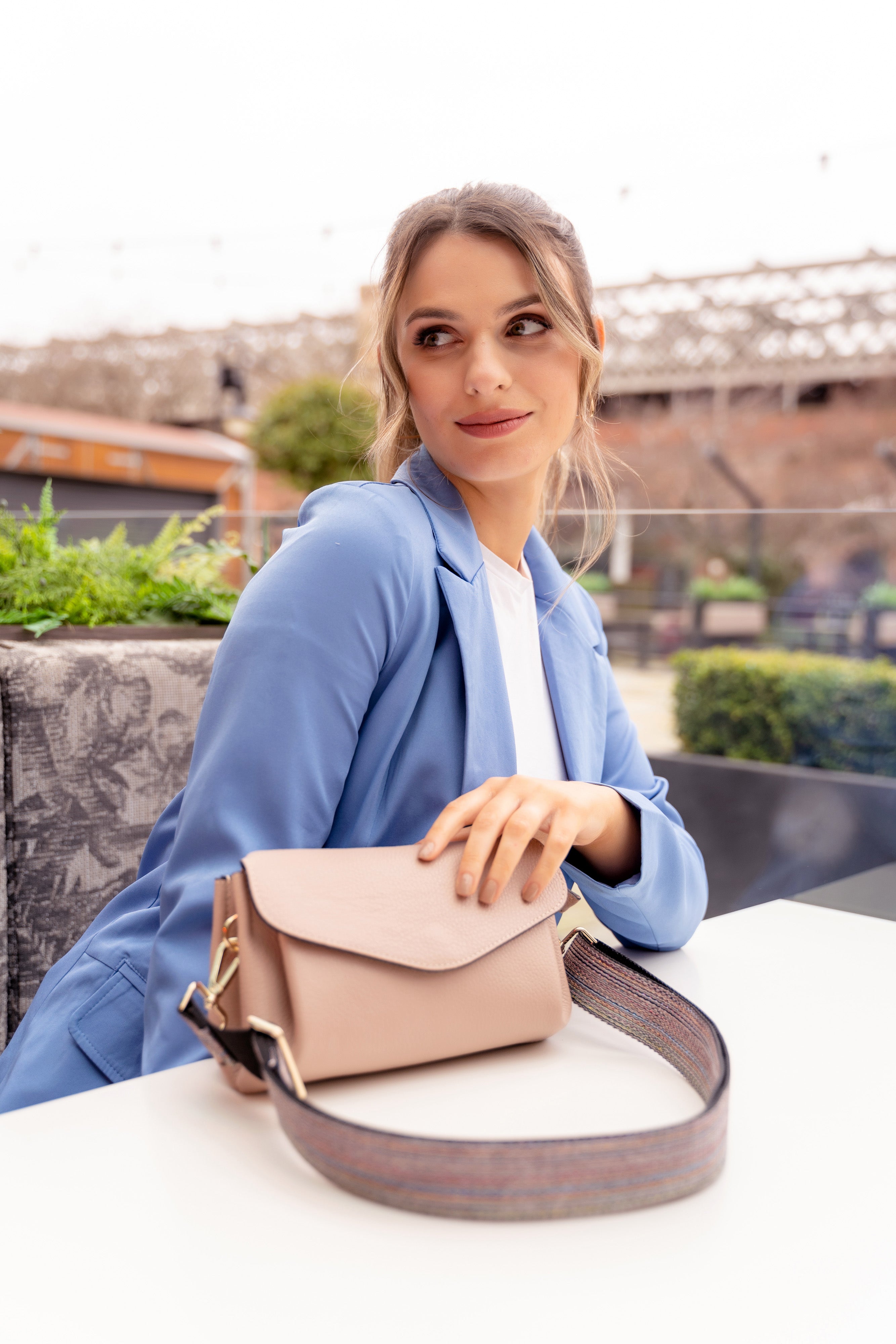 UMSCHLAG NACKTE (RAINBOW GLAM RIEMEN)