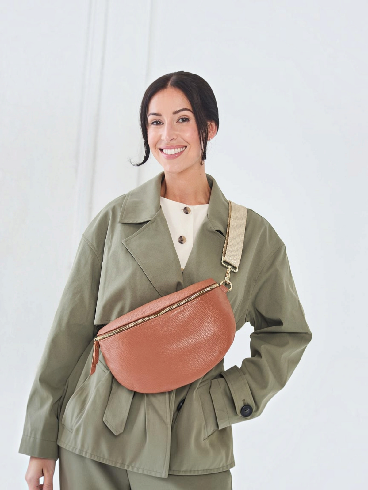 SLING TASCHE - HELLBRAUN 