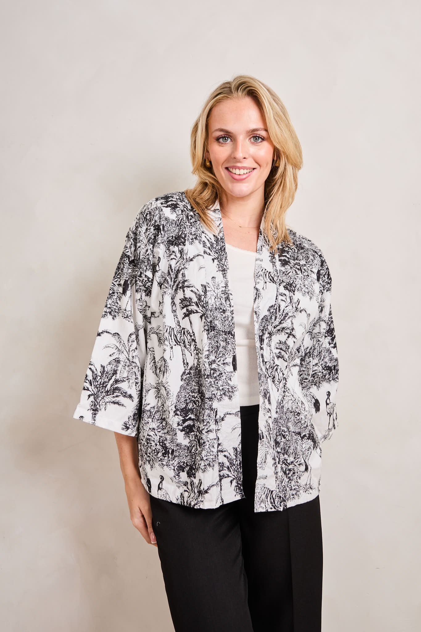 Serendipity Kimono Short - Black / White Crane