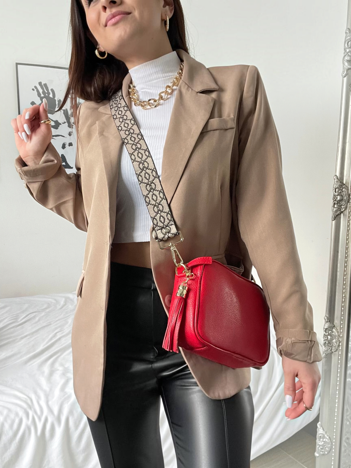 Crossbody Rot + 2 Kostenlose Riemen