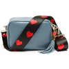 CROSSBODY HELLBLAU (ROTE HERZEN RIEMEN)
