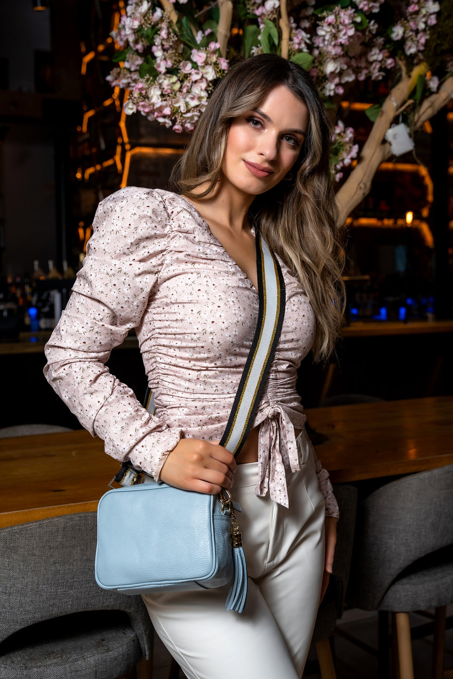 CROSSBODY PULVER BLAU (SCHWARZ/GOLD/WEISS RIEMEN)